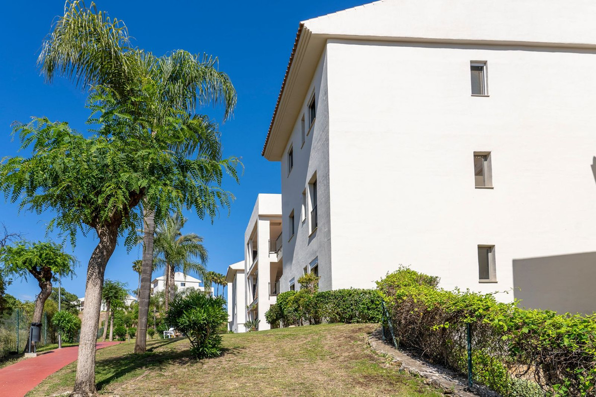 3 Bed Apartment for sale in Estepona Costa Del Sol, Málaga, Spain