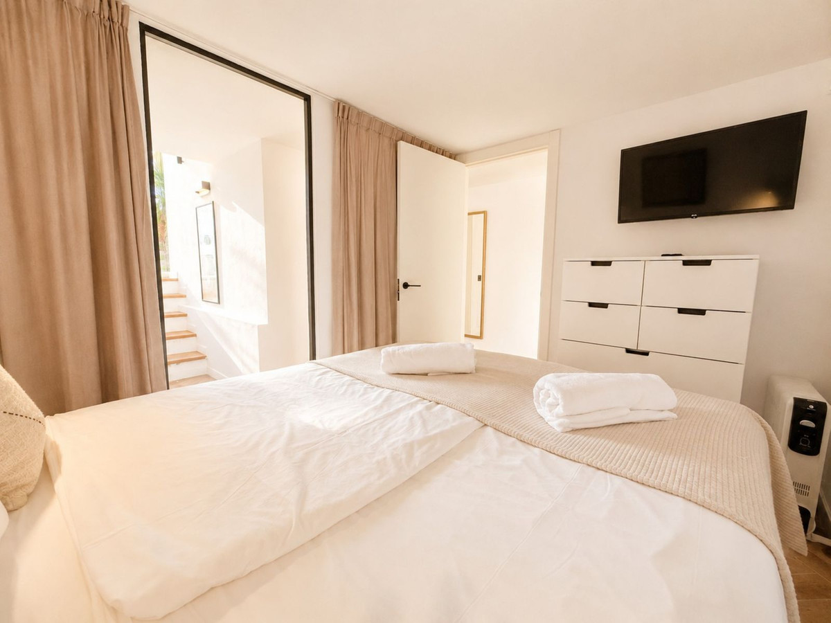 2 Bed Townhouse for sale in Estepona Costa Del Sol, Málaga, Spain