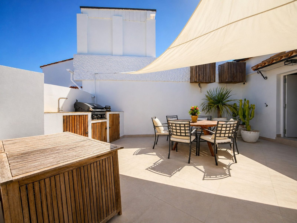 2 Bed Townhouse for sale in Estepona Costa Del Sol, Málaga, Spain