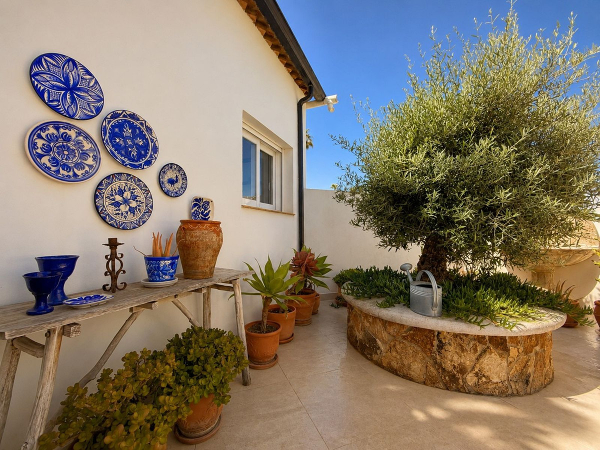 2 Bed Townhouse for sale in Estepona Costa Del Sol, Málaga, Spain