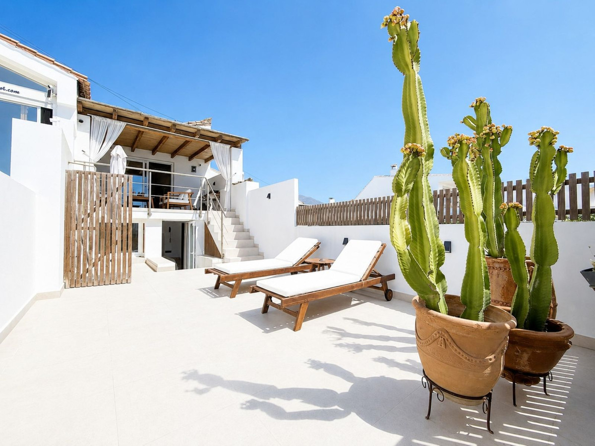 2 Bed Townhouse for sale in Estepona Costa Del Sol, Málaga, Spain