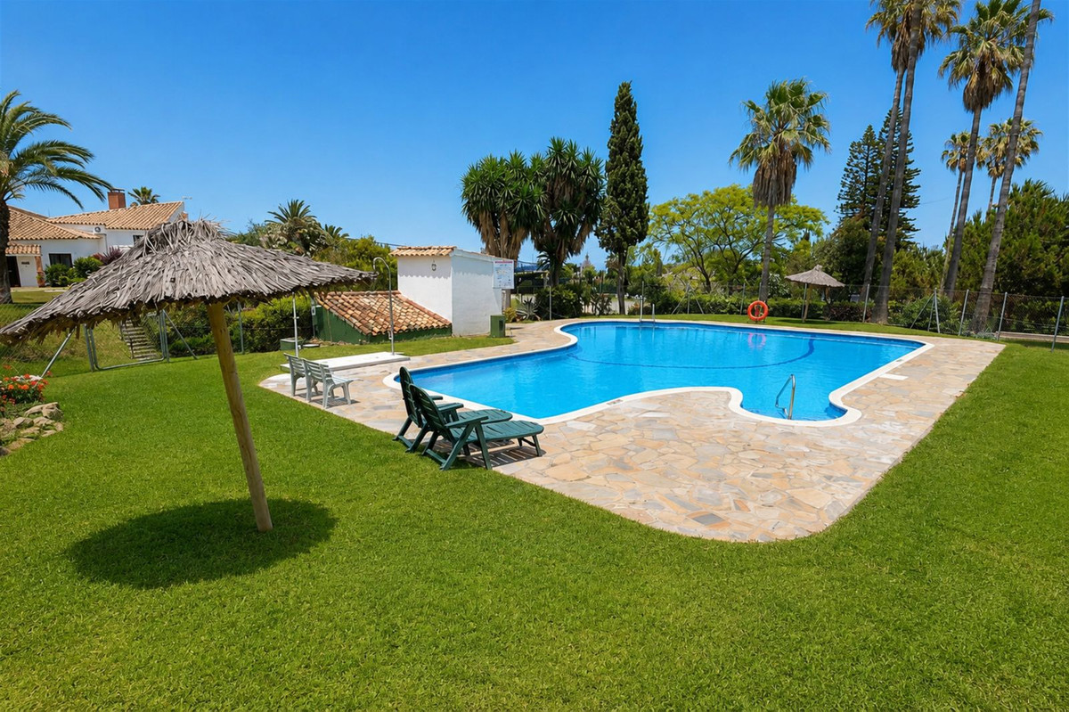 2 Bed Townhouse for sale in Estepona Costa Del Sol, Málaga, Spain