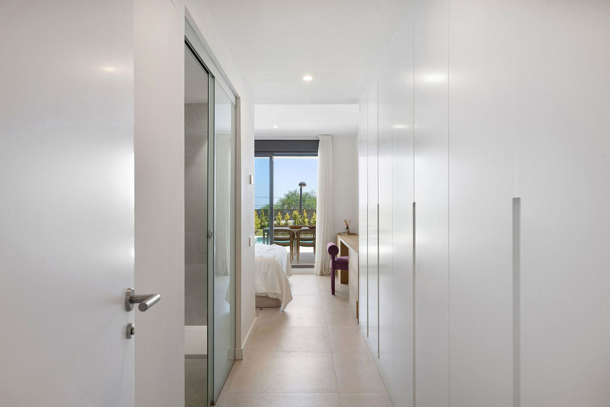 3 Bed Apartment for sale in Selwo Costa Del Sol, Málaga, Spain