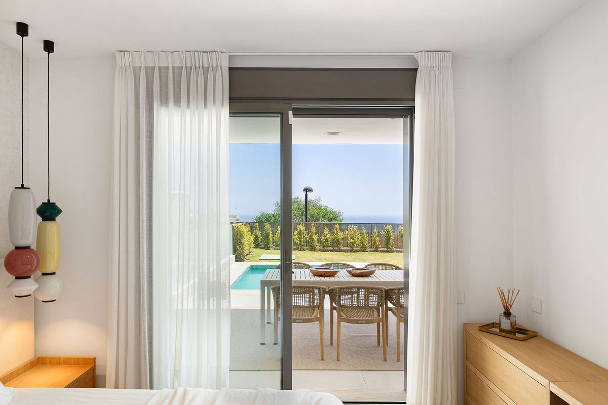 3 Bed Apartment for sale in Selwo Costa Del Sol, Málaga, Spain