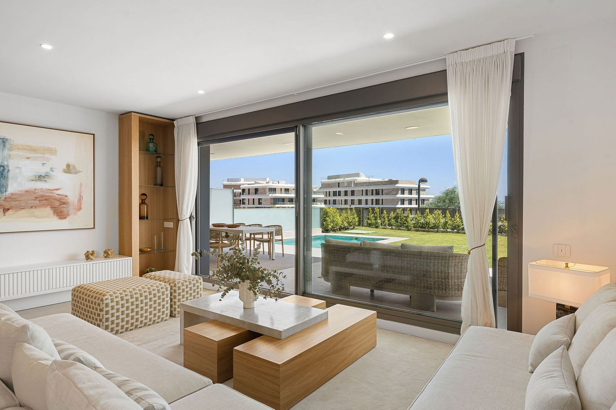 3 Bed Apartment for sale in Selwo Costa Del Sol, Málaga, Spain