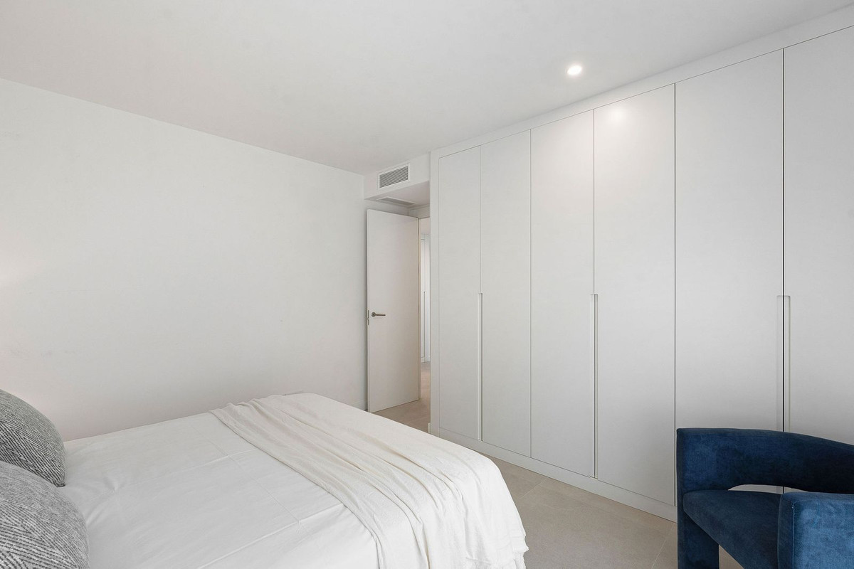 3 Bed Apartment for sale in Selwo Costa Del Sol, Málaga, Spain