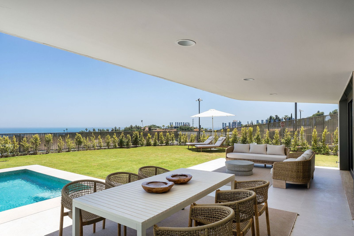 3 Bed Apartment for sale in Selwo Costa Del Sol, Málaga, Spain