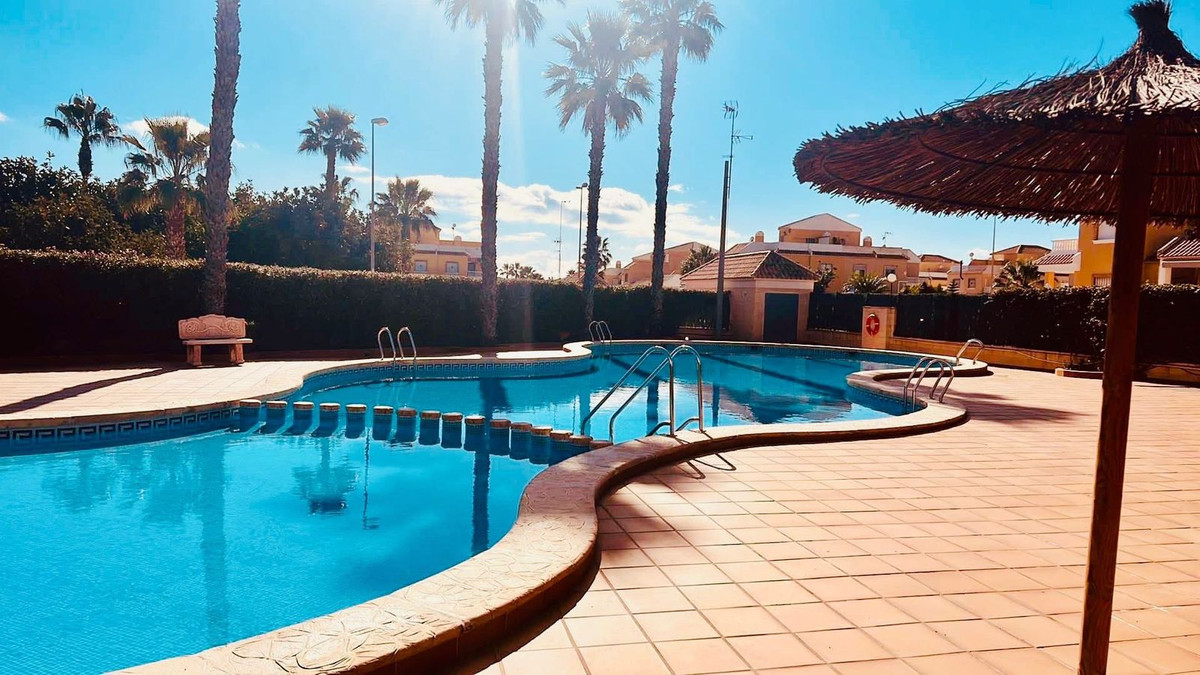 Se vende Pareada de 3 dormitorios en Costa Blanca, Alicante, España