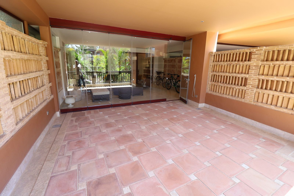 4 Bed Apartment for sale in San Pedro De Alcántara Costa Del Sol, Málaga, Spain