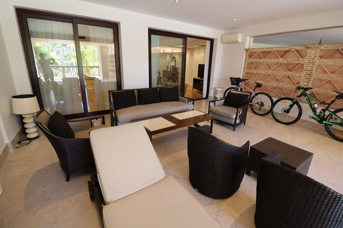 4 Bed Apartment for sale in San Pedro De Alcántara Costa Del Sol, Málaga, Spain