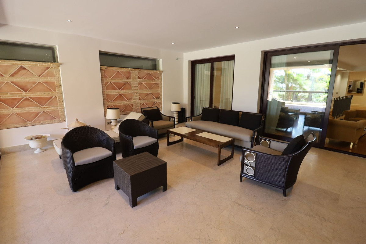 4 Bed Apartment for sale in San Pedro De Alcántara Costa Del Sol, Málaga, Spain