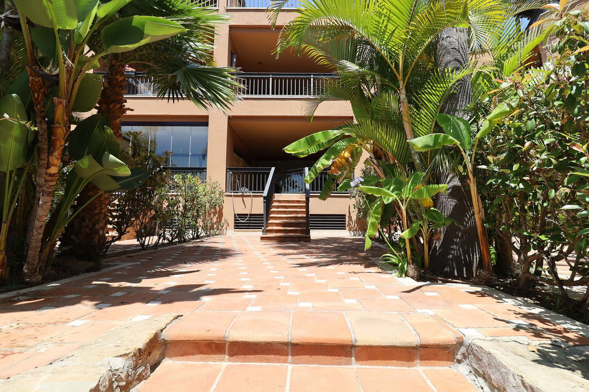 4 Bed Apartment for sale in San Pedro De Alcántara Costa Del Sol, Málaga, Spain