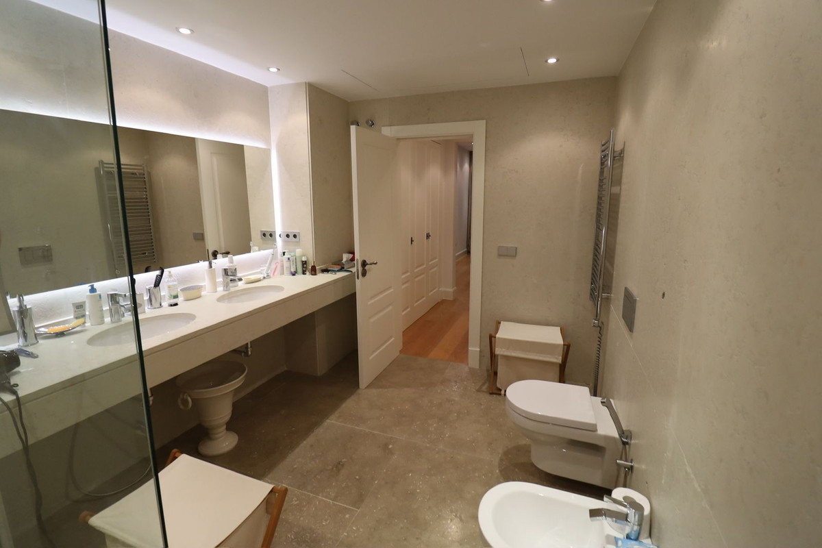 4 Bed Apartment for sale in San Pedro De Alcántara Costa Del Sol, Málaga, Spain