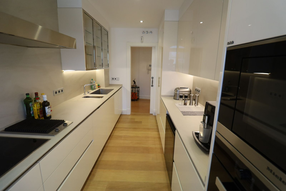 4 Bed Apartment for sale in San Pedro De Alcántara Costa Del Sol, Málaga, Spain