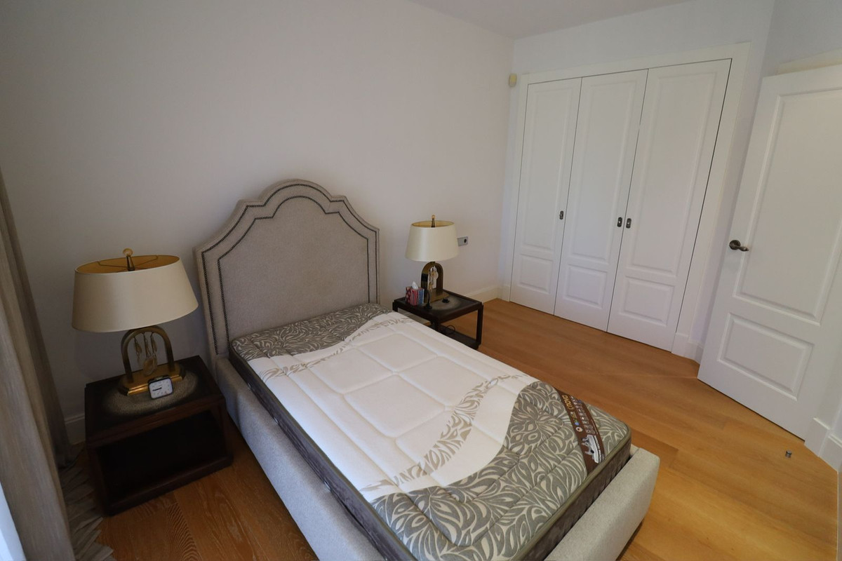 4 Bed Apartment for sale in San Pedro De Alcántara Costa Del Sol, Málaga, Spain