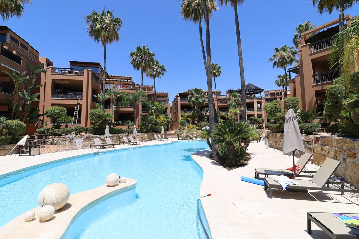 4 Bed Apartment for sale in San Pedro De Alcántara Costa Del Sol, Málaga, Spain