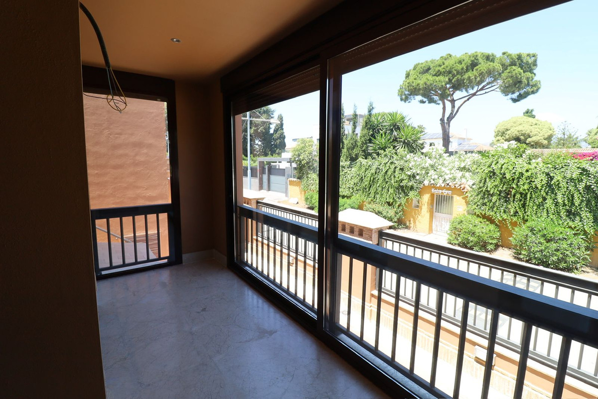4 Bed Apartment for sale in San Pedro De Alcántara Costa Del Sol, Málaga, Spain