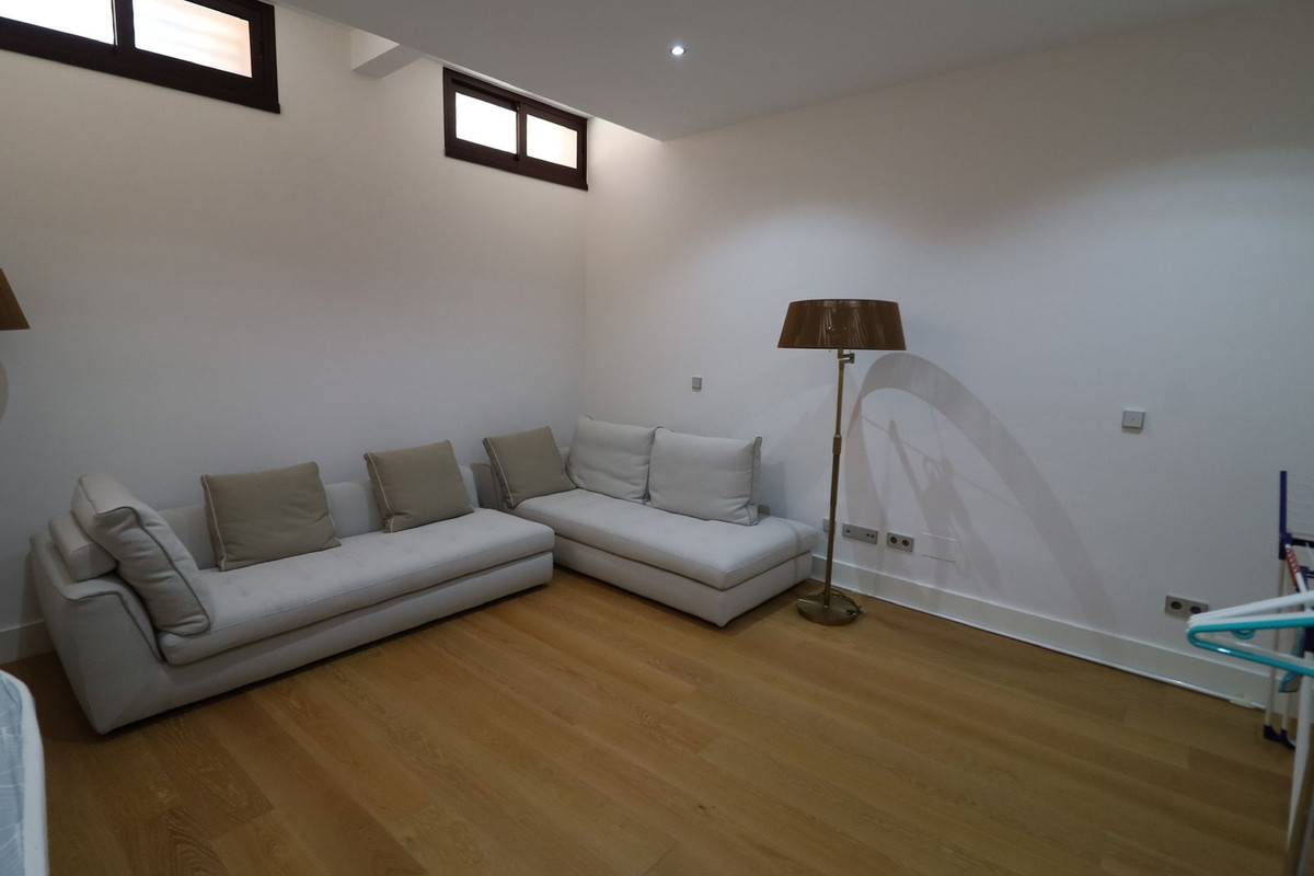 4 Bed Apartment for sale in San Pedro De Alcántara Costa Del Sol, Málaga, Spain