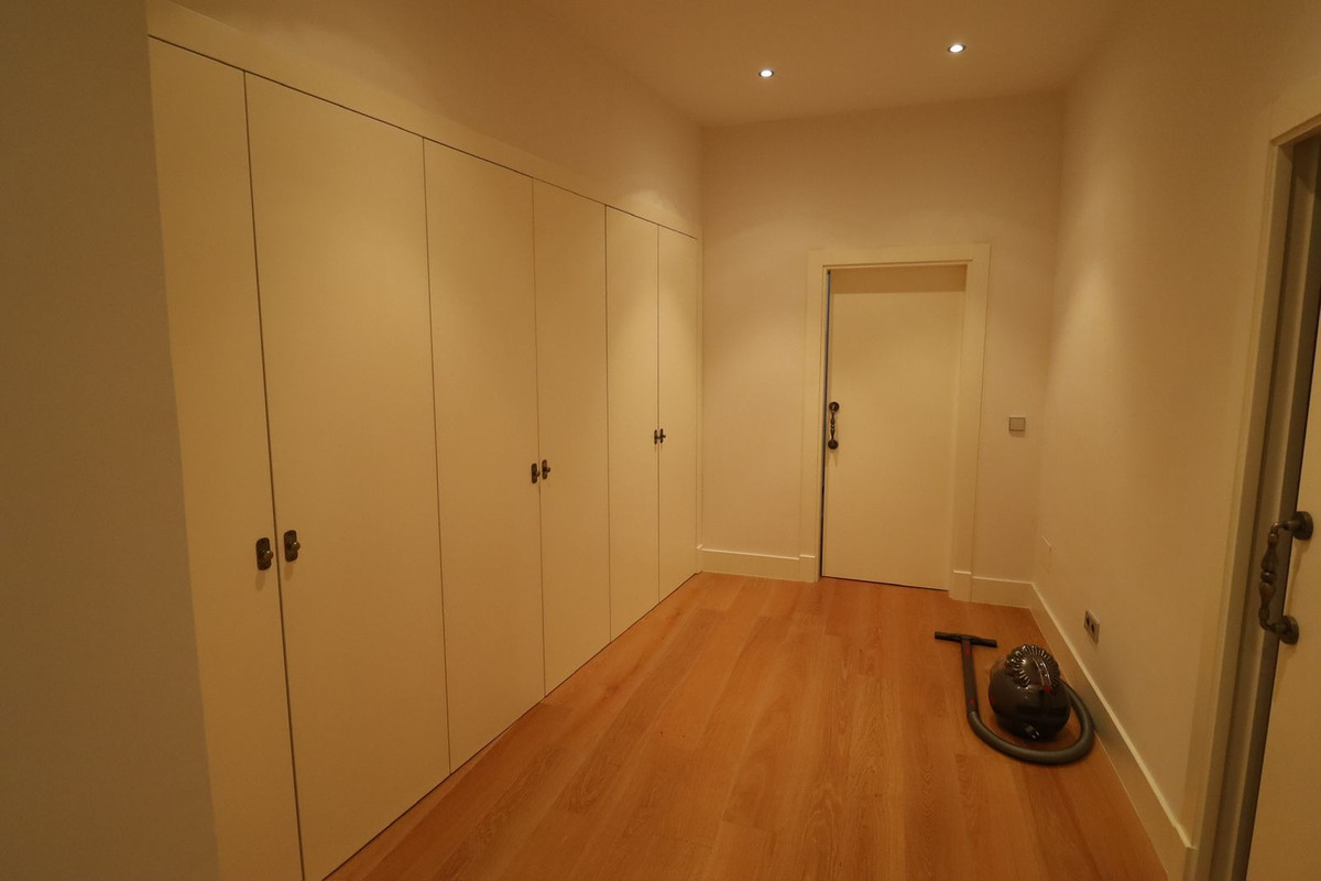 4 Bed Apartment for sale in San Pedro De Alcántara Costa Del Sol, Málaga, Spain