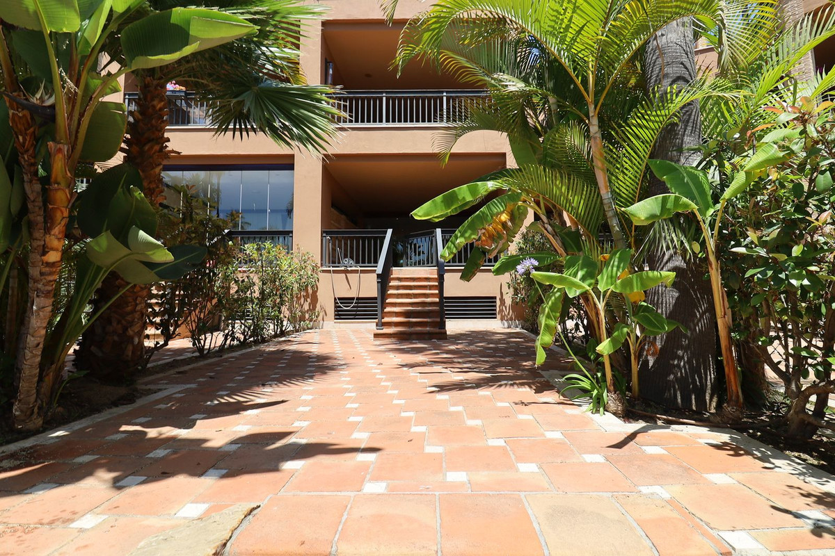 4 Bed Apartment for sale in San Pedro De Alcántara Costa Del Sol, Málaga, Spain