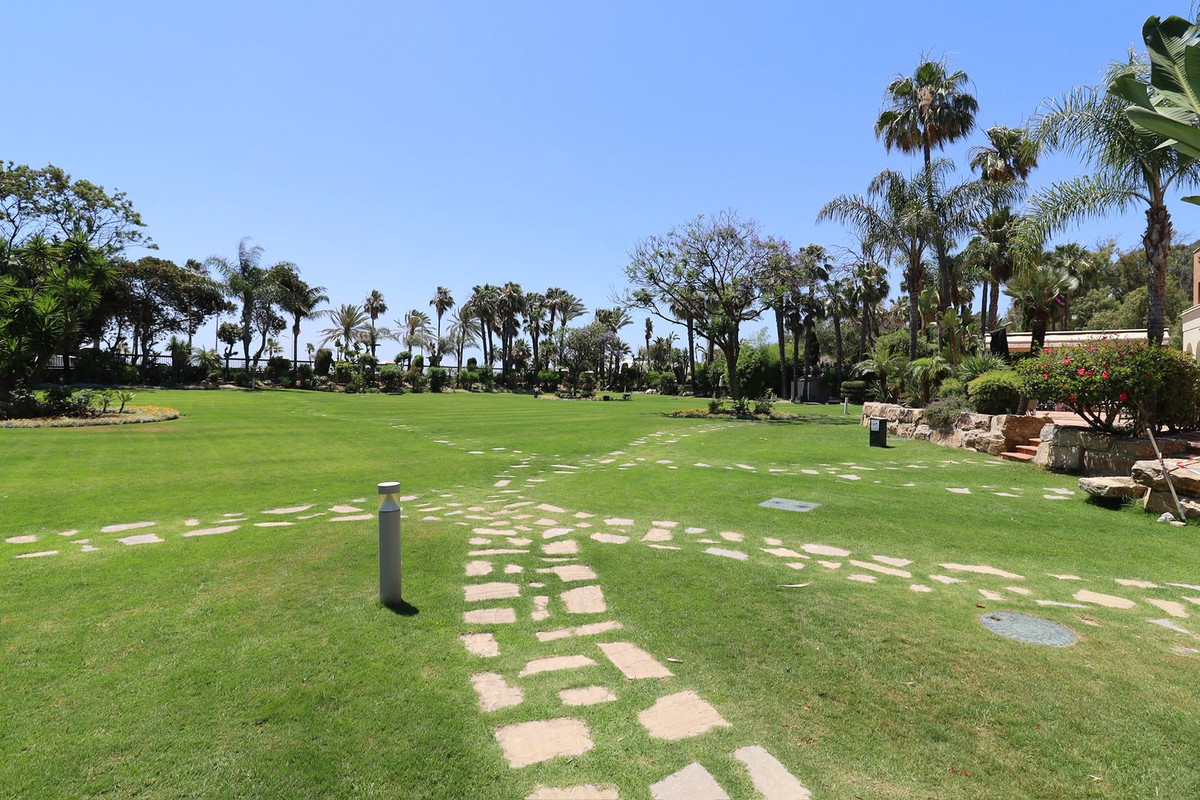 4 Bed Apartment for sale in San Pedro De Alcántara Costa Del Sol, Málaga, Spain