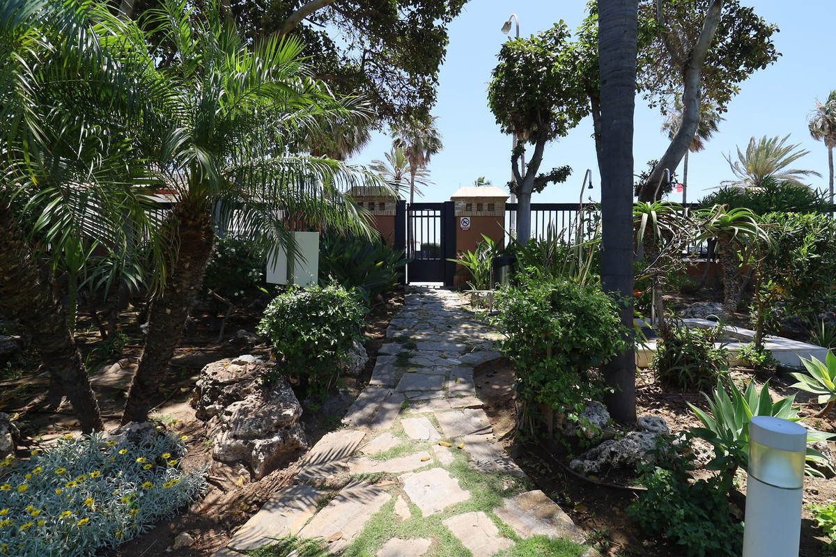 4 Bed Apartment for sale in San Pedro De Alcántara Costa Del Sol, Málaga, Spain