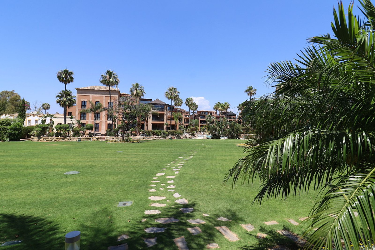 4 Bed Apartment for sale in San Pedro De Alcántara Costa Del Sol, Málaga, Spain