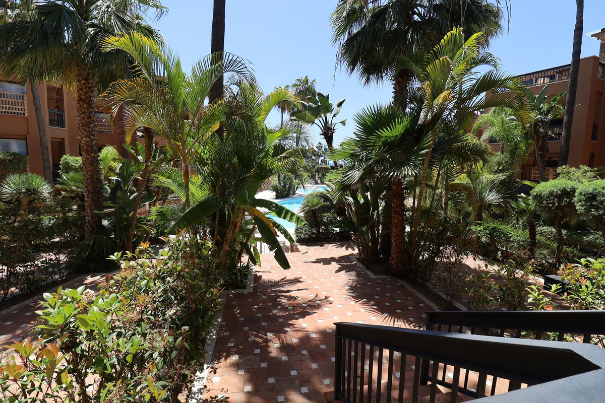 4 Bed Apartment for sale in San Pedro De Alcántara Costa Del Sol, Málaga, Spain