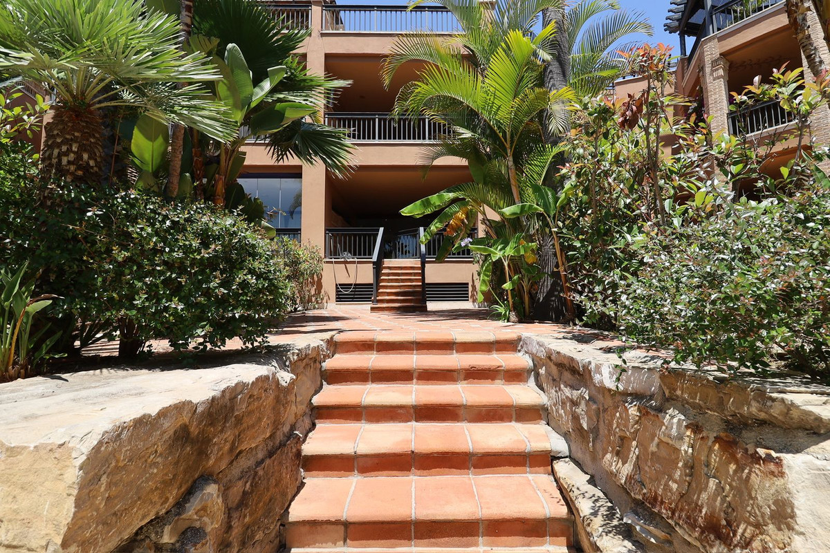 4 Bed Apartment for sale in San Pedro De Alcántara Costa Del Sol, Málaga, Spain