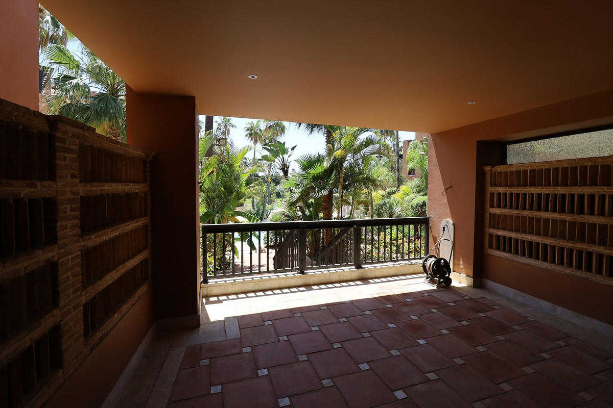 4 Bed Apartment for sale in San Pedro De Alcántara Costa Del Sol, Málaga, Spain