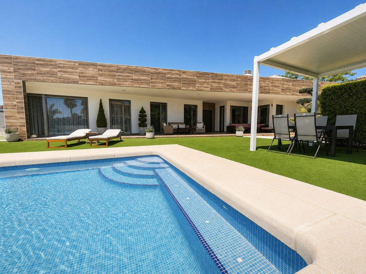 5 Bed Townhouse for sale in Santa Pola Costa Blanca, Alicante, Spain