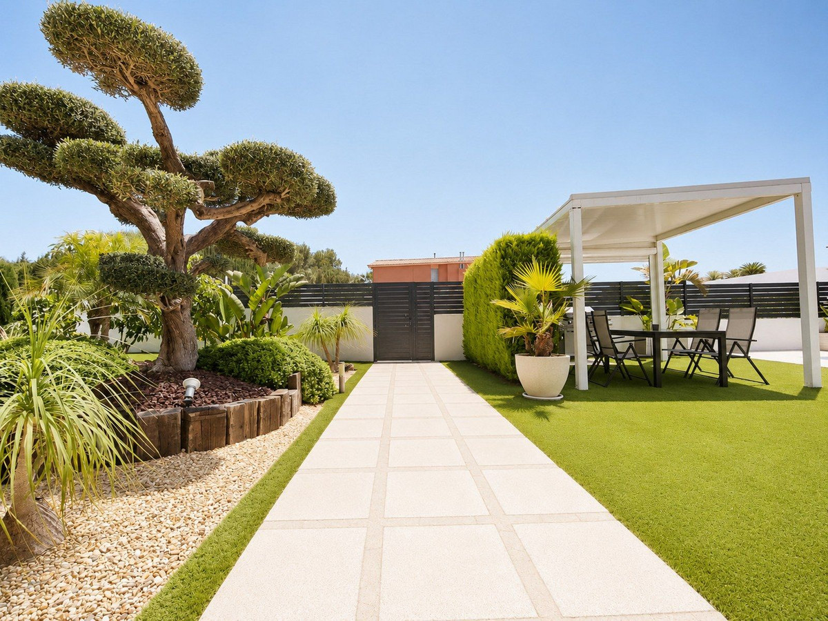 5 Bed Townhouse for sale in Santa Pola Costa Blanca, Alicante, Spain