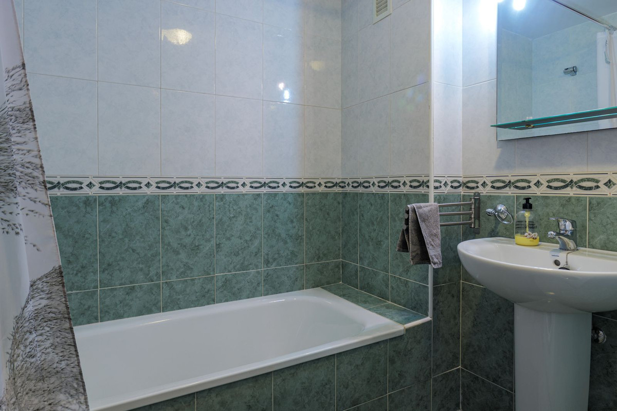 Se vende Apartamento Planta Baja de 2 dormitorios en Costa Del Sol, Málaga, España