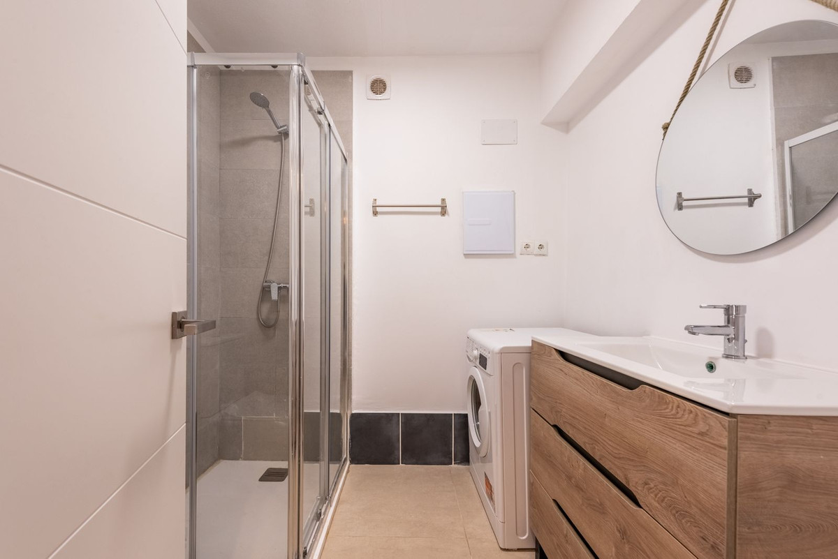 Se vende Apartamento Planta Baja de 3 dormitorios en Costa Del Sol, Málaga, España