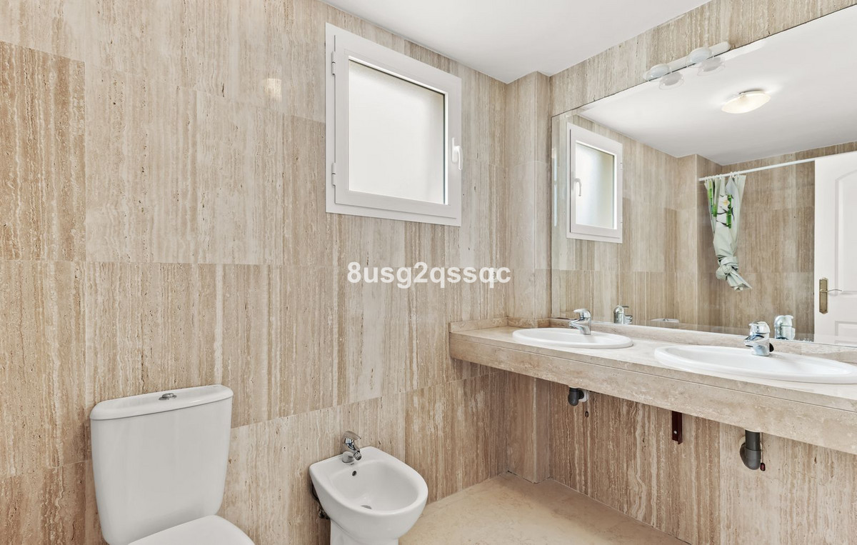 Se vende Apartamento Planta Baja de 3 dormitorios en Costa Del Sol, Málaga, España