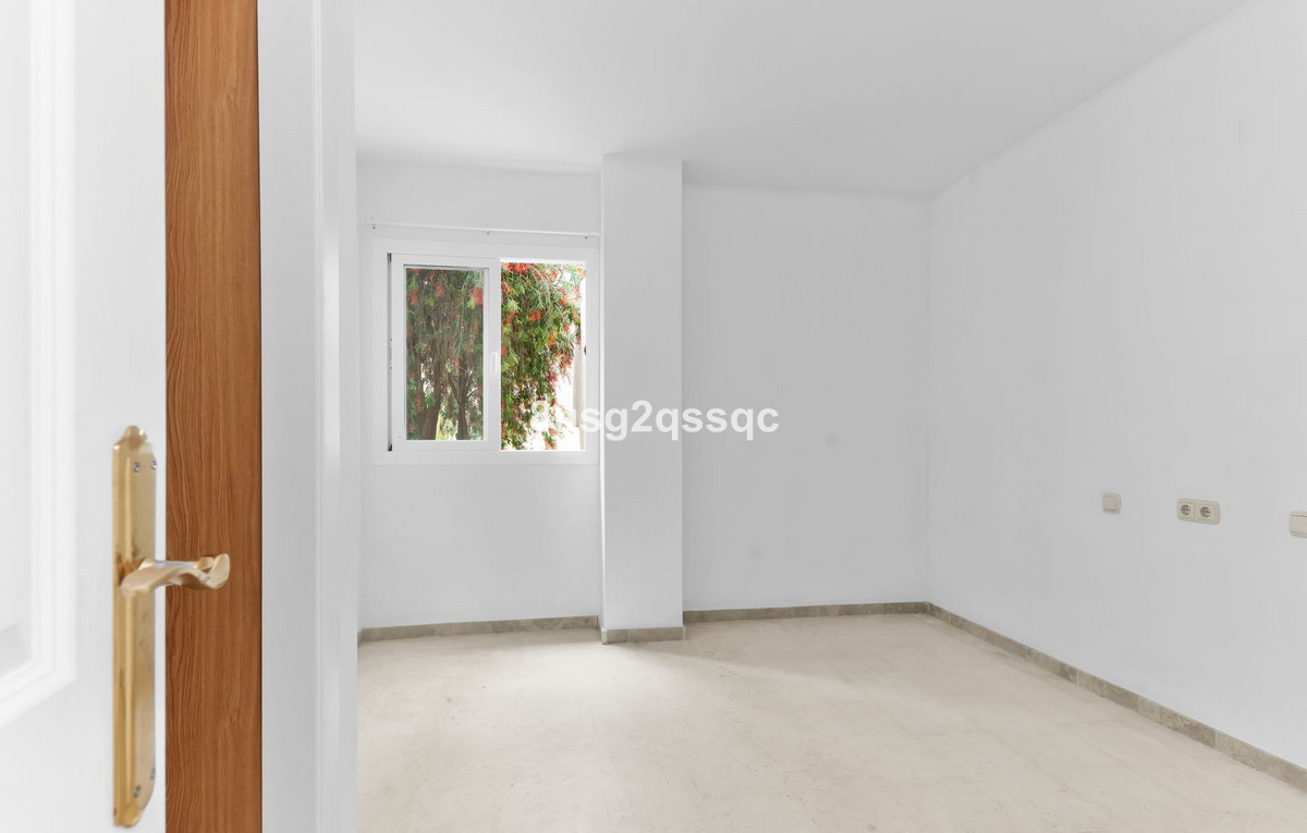 Se vende Apartamento Planta Baja de 3 dormitorios en Costa Del Sol, Málaga, España
