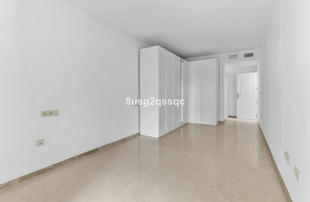 Se vende Apartamento Planta Baja de 3 dormitorios en Costa Del Sol, Málaga, España