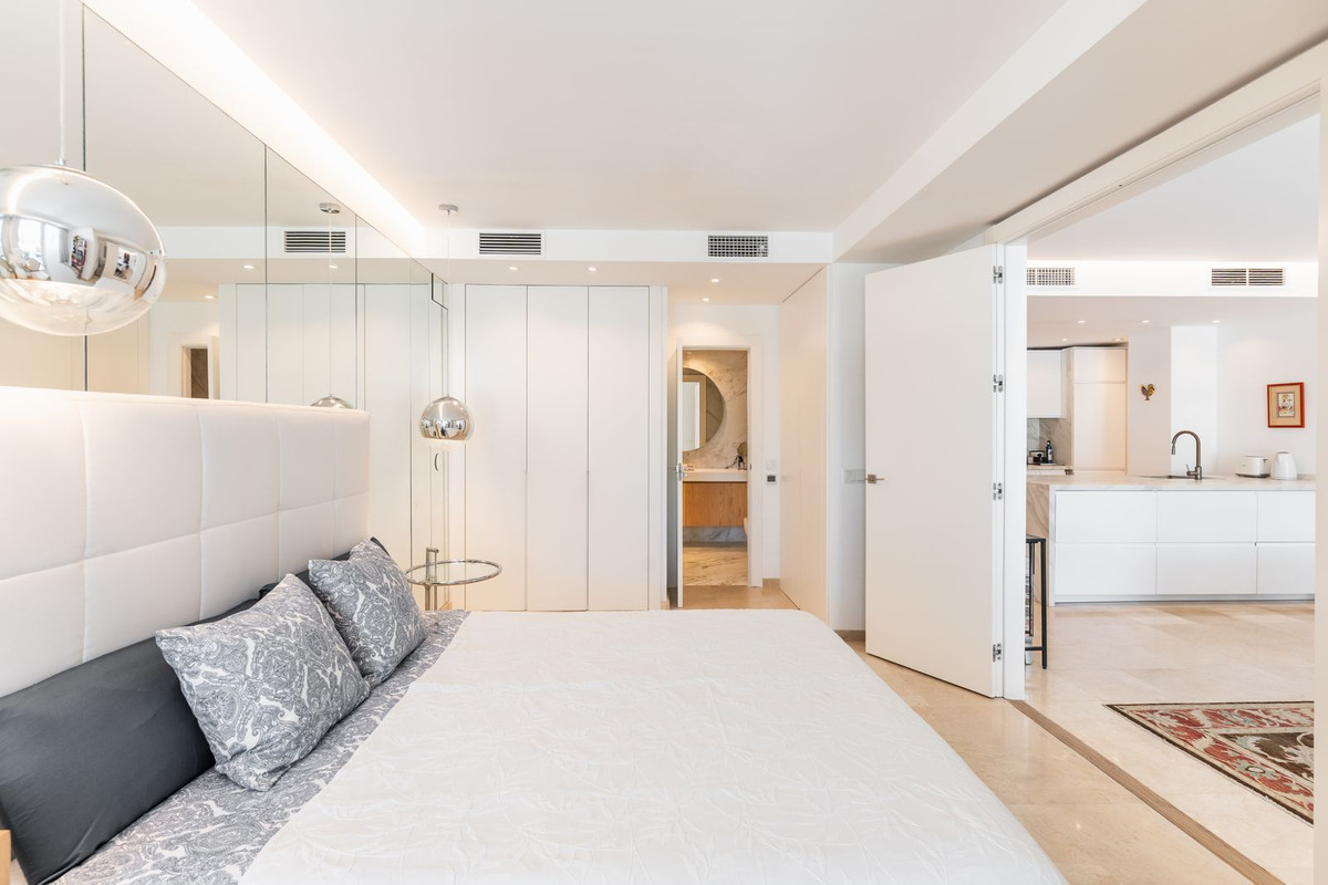 2 Bed Apartment for sale in Estepona Costa Del Sol, Málaga, Spain