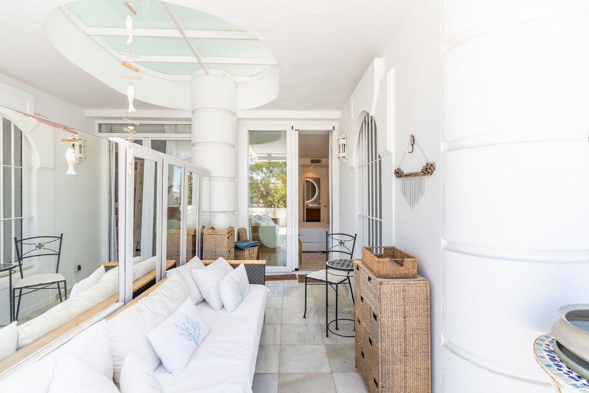 2 Bed Apartment for sale in Estepona Costa Del Sol, Málaga, Spain