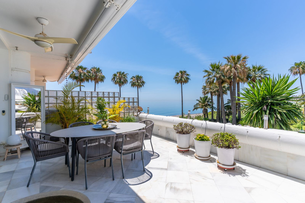 2 Bed Apartment for sale in Estepona Costa Del Sol, Málaga, Spain