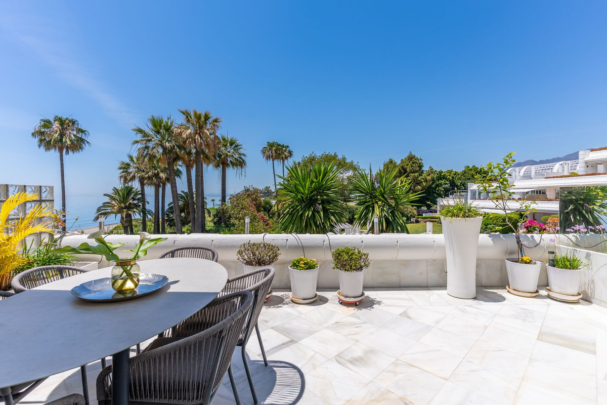 2 Bed Apartment for sale in Estepona Costa Del Sol, Málaga, Spain