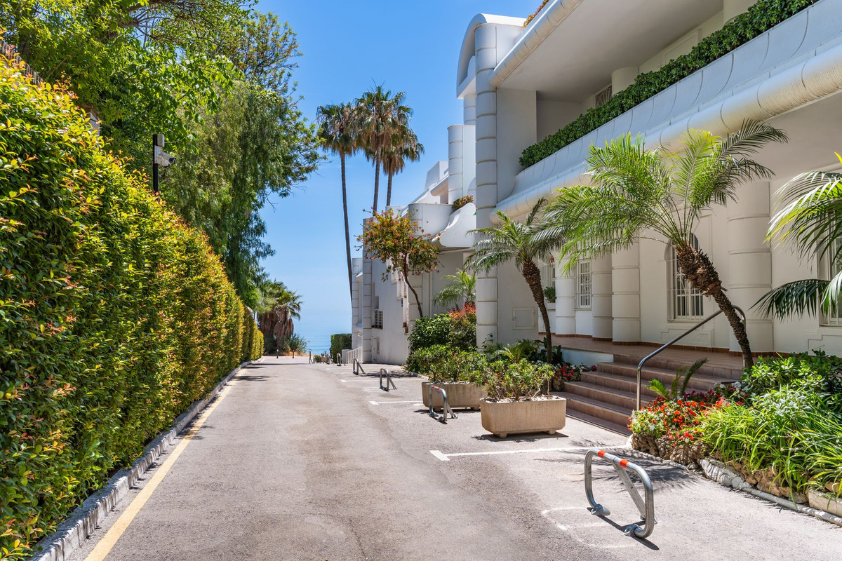 2 Bed Apartment for sale in Estepona Costa Del Sol, Málaga, Spain