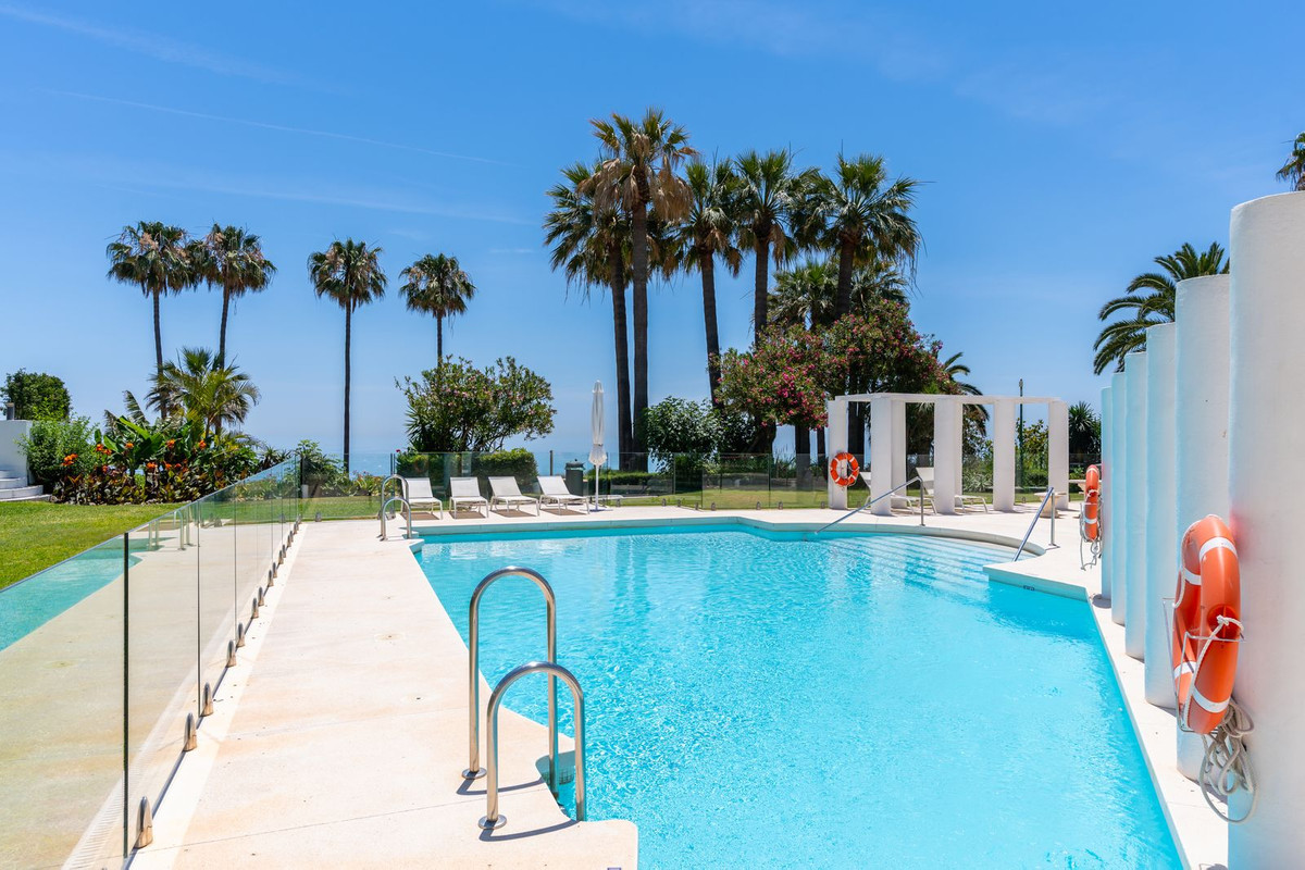 2 Bed Apartment for sale in Estepona Costa Del Sol, Málaga, Spain