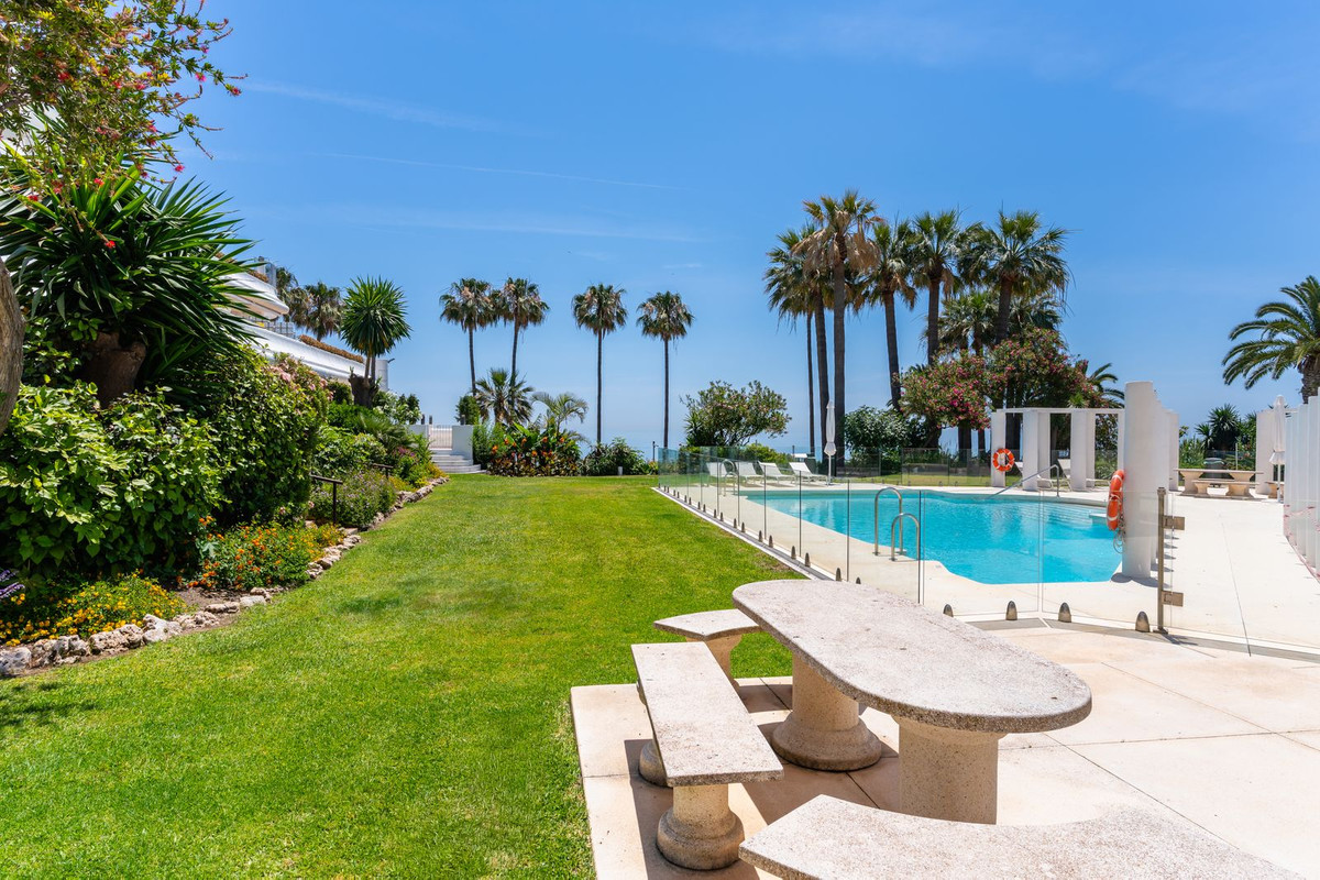 2 Bed Apartment for sale in Estepona Costa Del Sol, Málaga, Spain