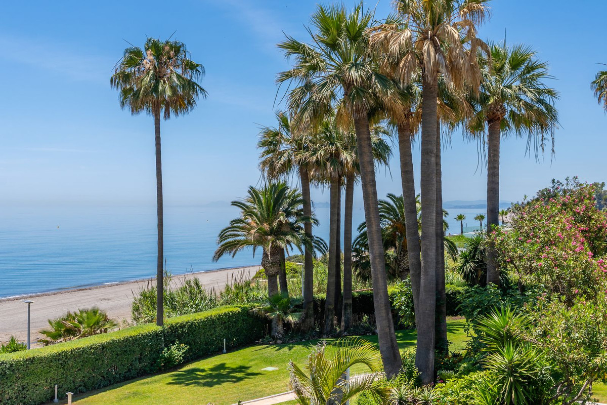2 Bed Apartment for sale in Estepona Costa Del Sol, Málaga, Spain