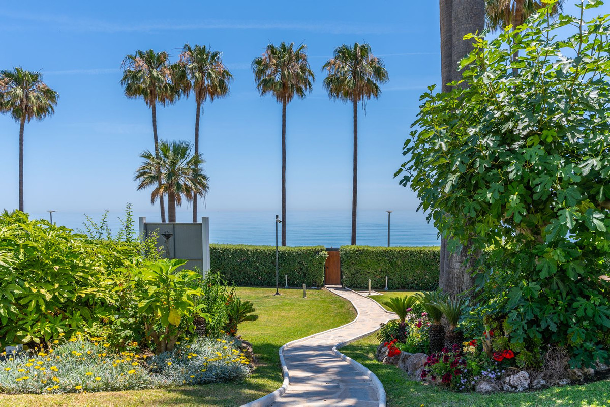 2 Bed Apartment for sale in Estepona Costa Del Sol, Málaga, Spain