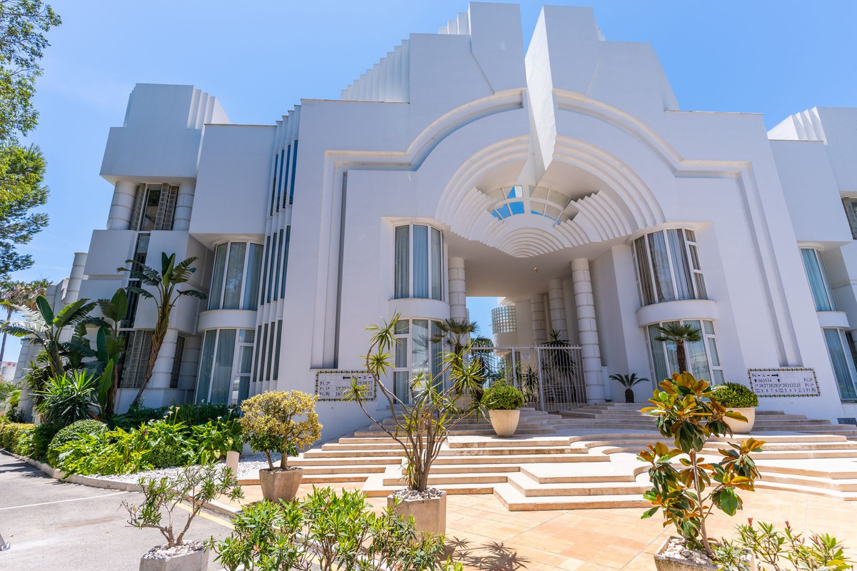 2 Bed Apartment for sale in Estepona Costa Del Sol, Málaga, Spain