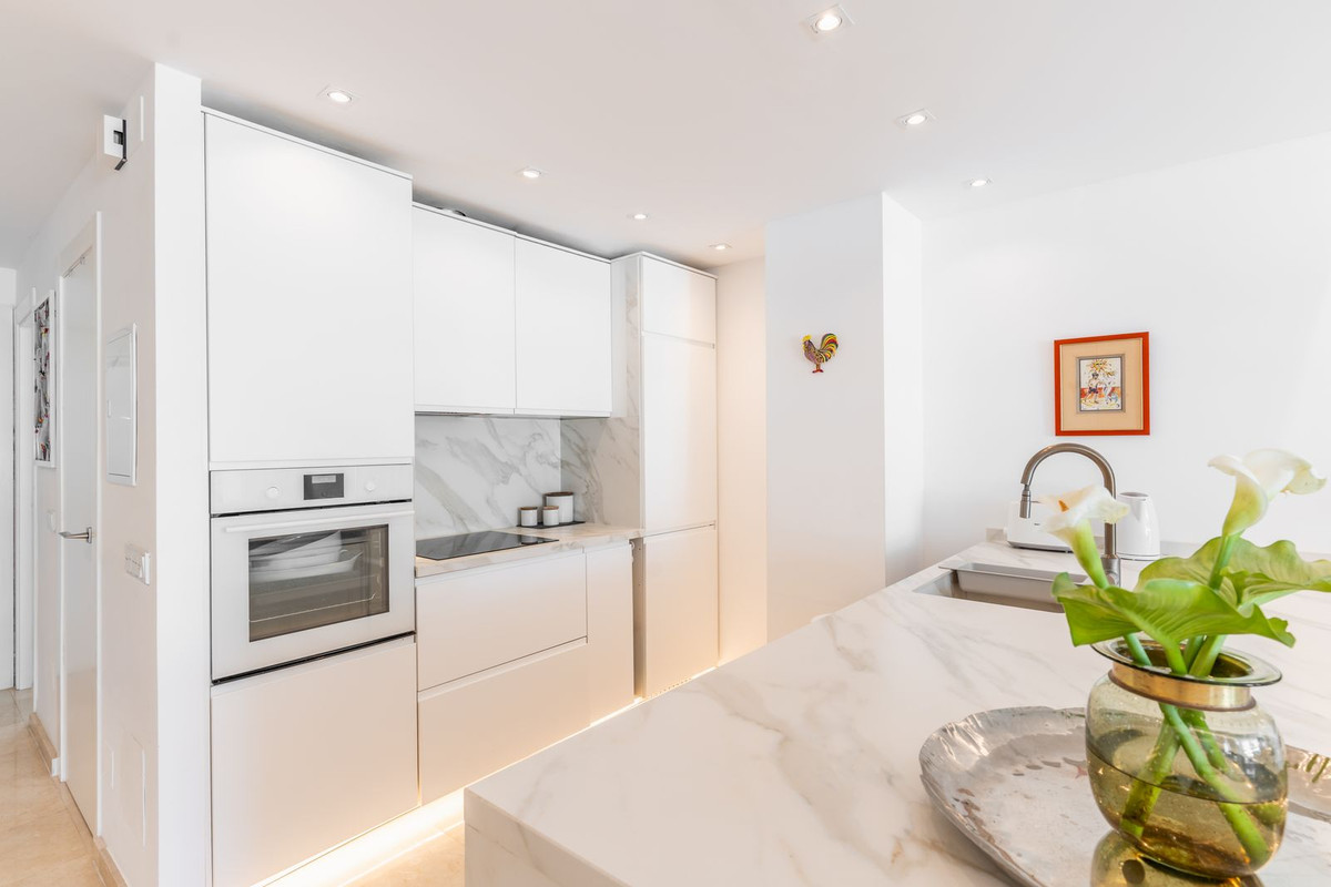 2 Bed Apartment for sale in Estepona Costa Del Sol, Málaga, Spain
