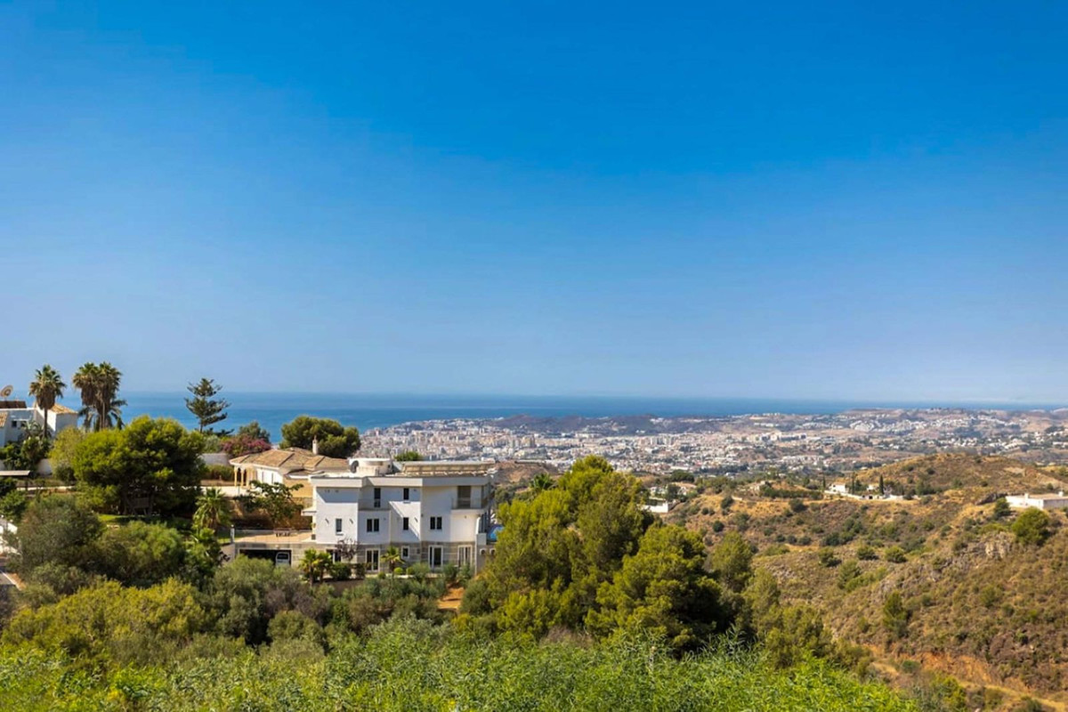 3 Bed Townhouse for sale in Calahonda Costa Del Sol, Málaga, Spain