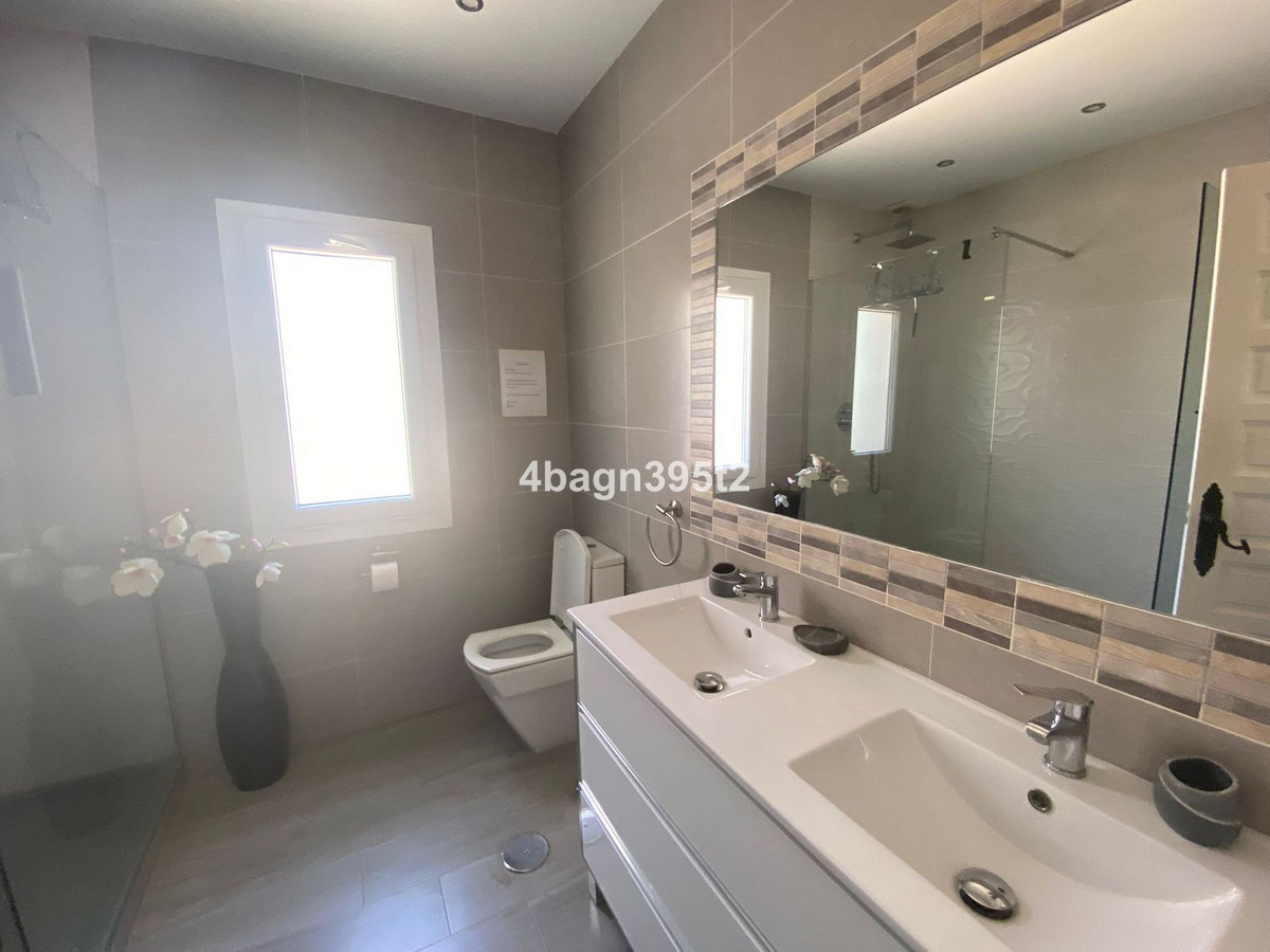 Se vende Villa - Chalet de 6 dormitorios en Costa Del Sol, Málaga, España